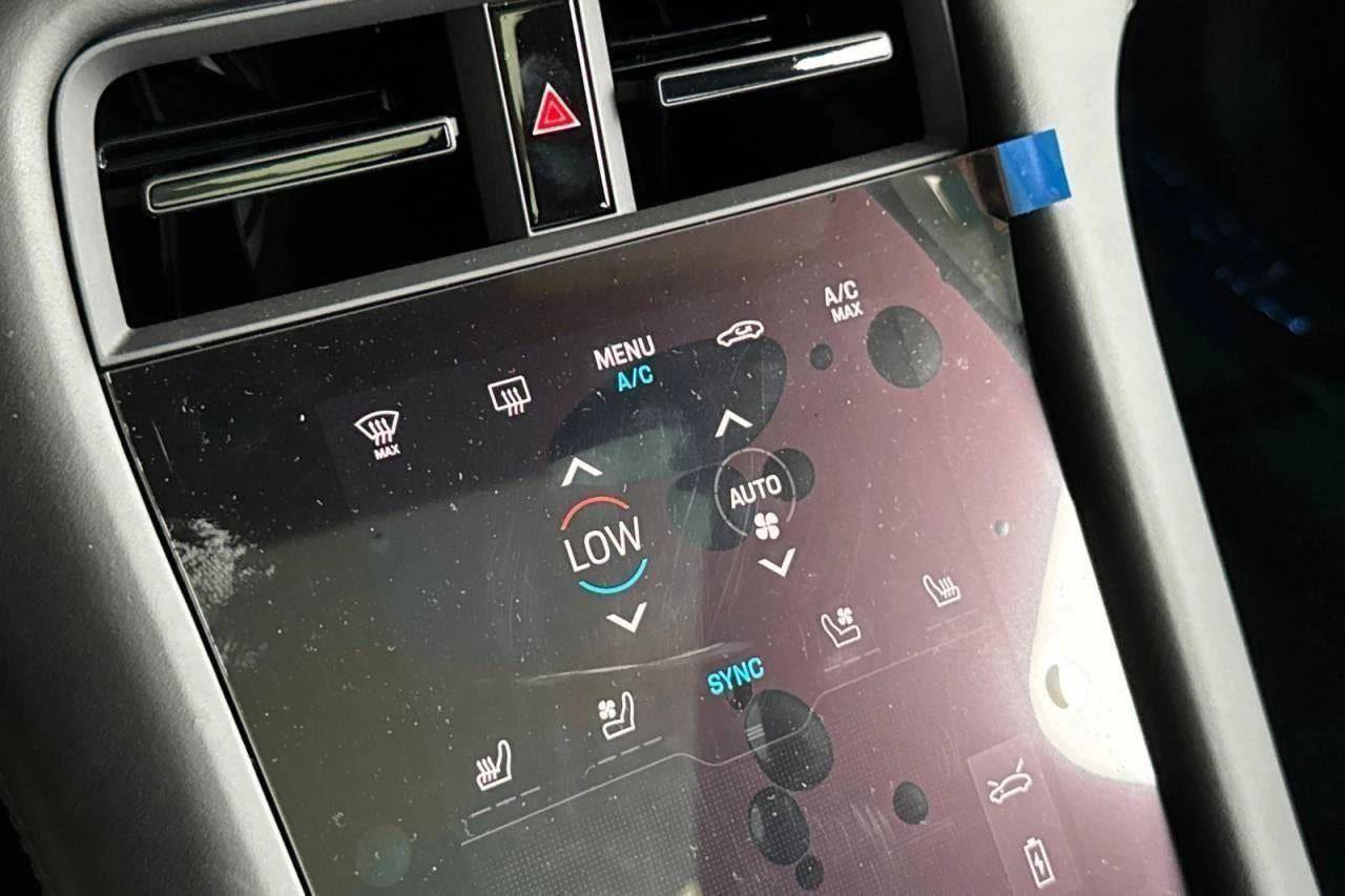 New 2025 Porsche Taycan GTS image 32