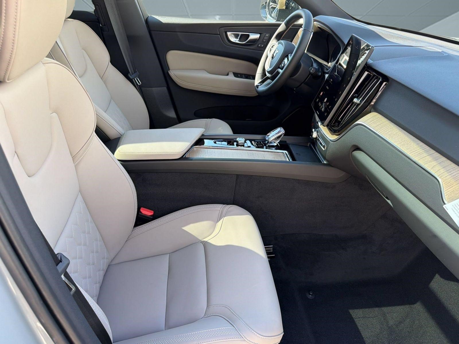 New 2026 Volvo XC60 B5 Plus w/ Climate Package AWD/4WD image 24