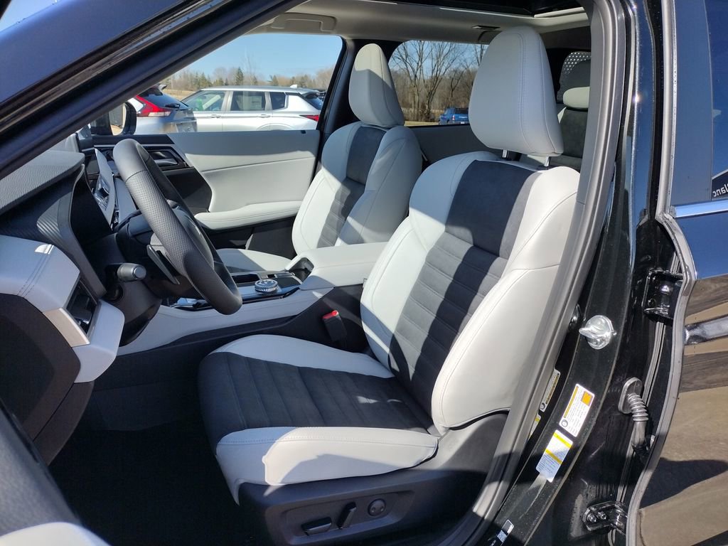 New 2026 Mitsubishi Outlander SE image 8