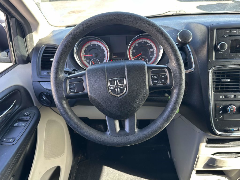 Used 2015 Dodge Grand Caravan American Value Package FWD image 13