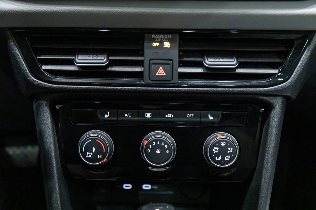 Used 2023 Volkswagen Taos SE w/ Panoramic Sunroof Package image 20