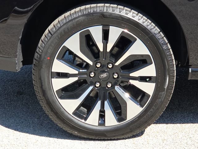 New 2025 Ford Expedition Platinum w/ Driver's Package image 9