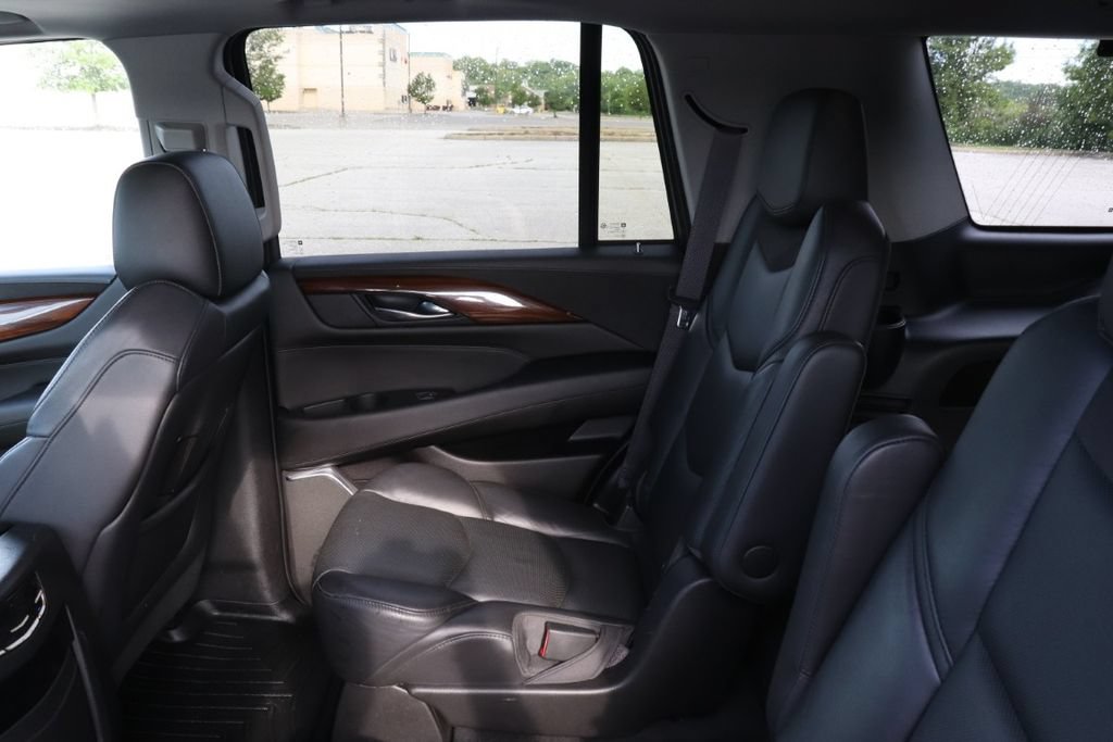 Used 2017 Cadillac Escalade Luxury AWD/4WD image 15