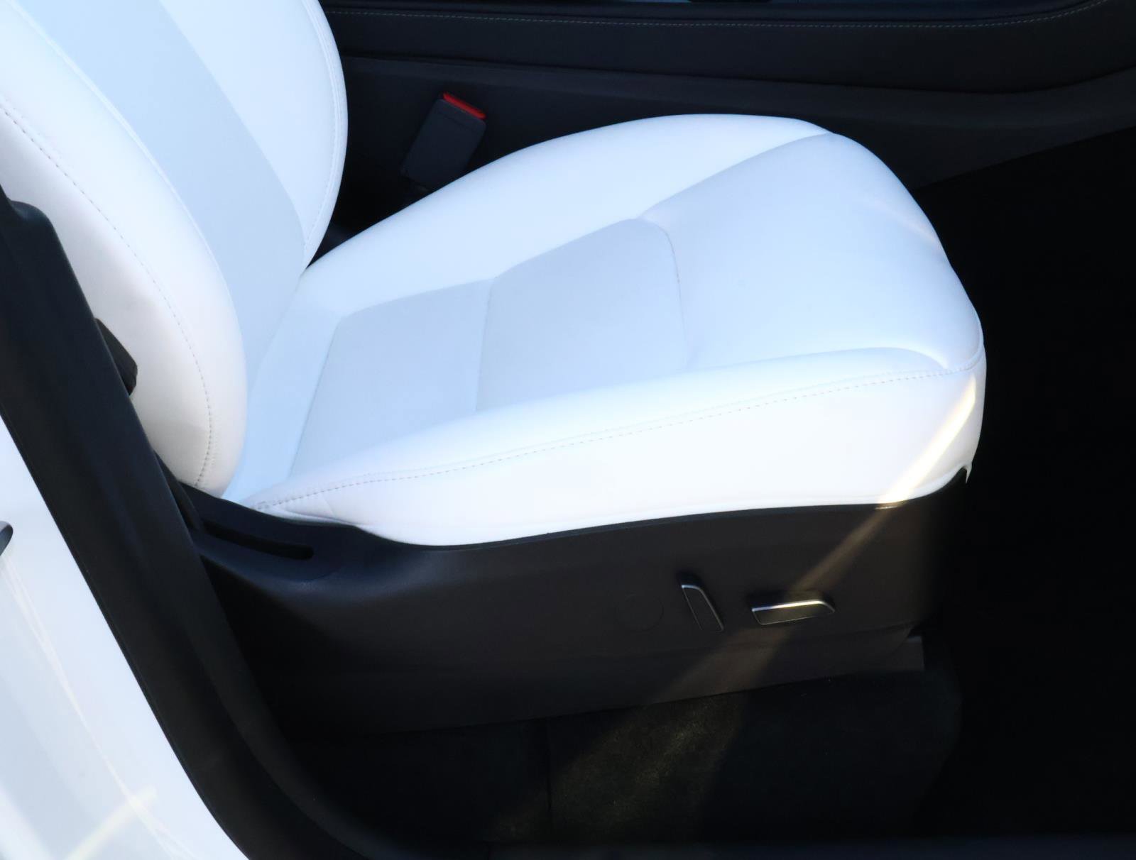Used 2022 Tesla Model Y Performance image 14