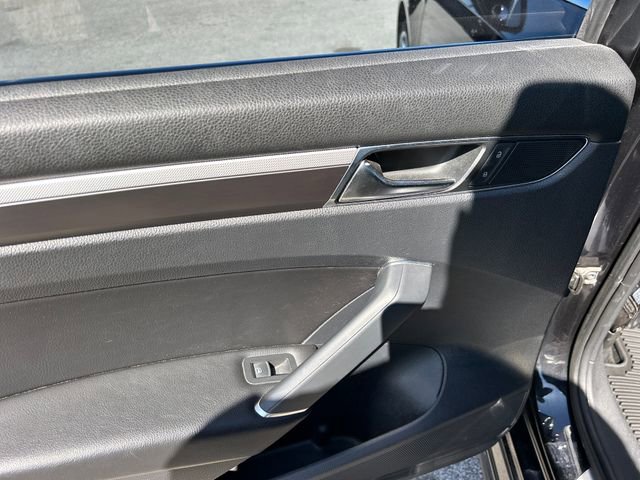 Used 2017 Volkswagen Passat 1.8T R-Line image 39