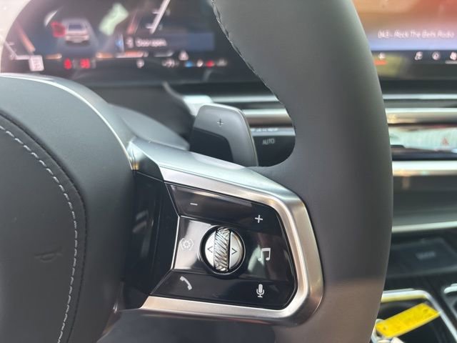 Used 2025 BMW 740i xDrive image 24