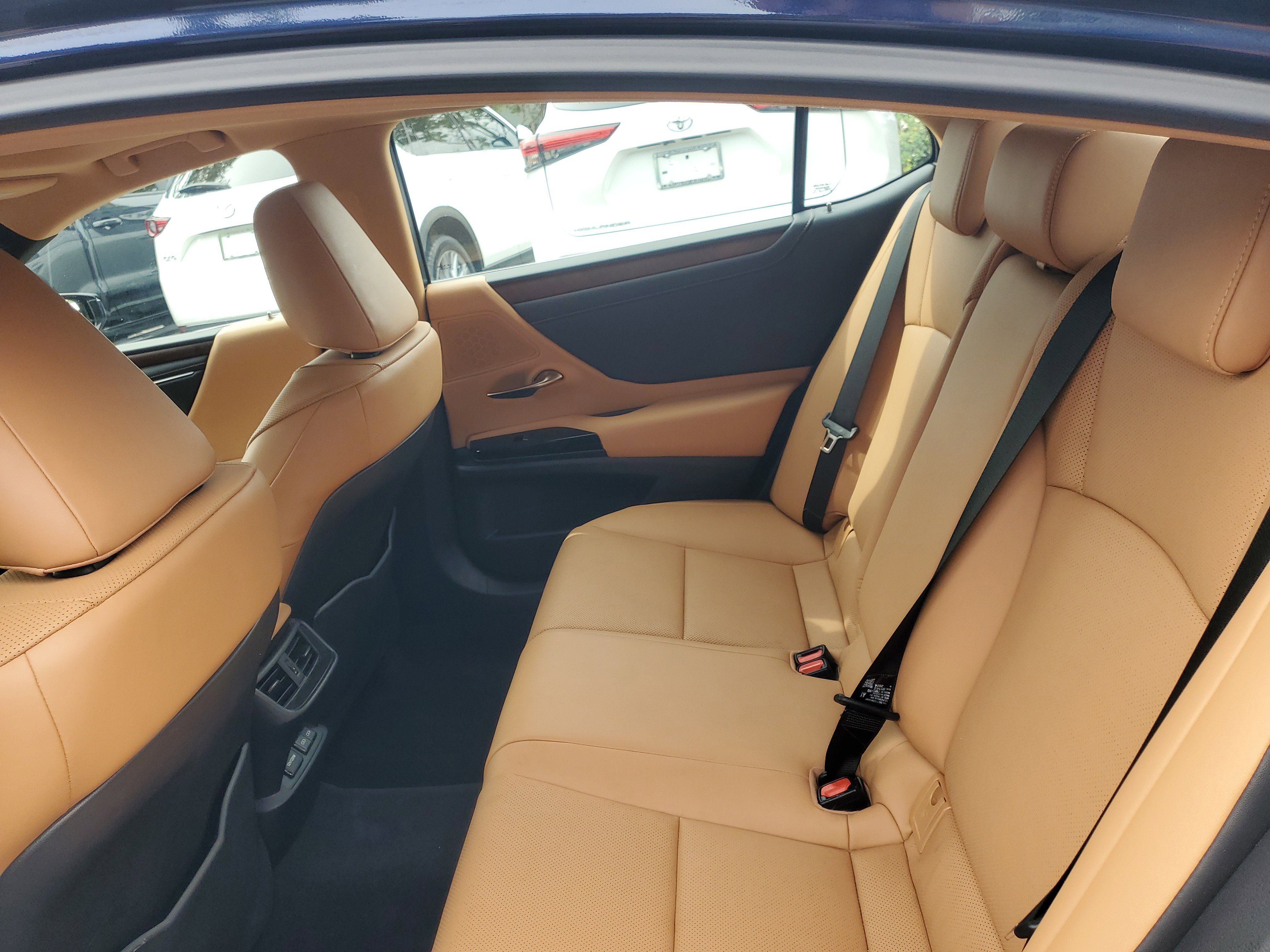 Used 2024 Lexus ES 350 w/ Premium Package image 11