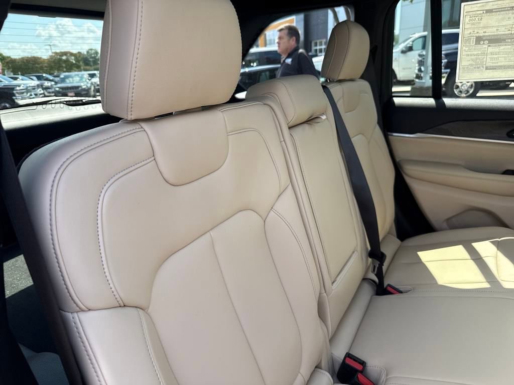 New 2025 Jeep Grand Cherokee Limited w/ Black Appearance Package image 26