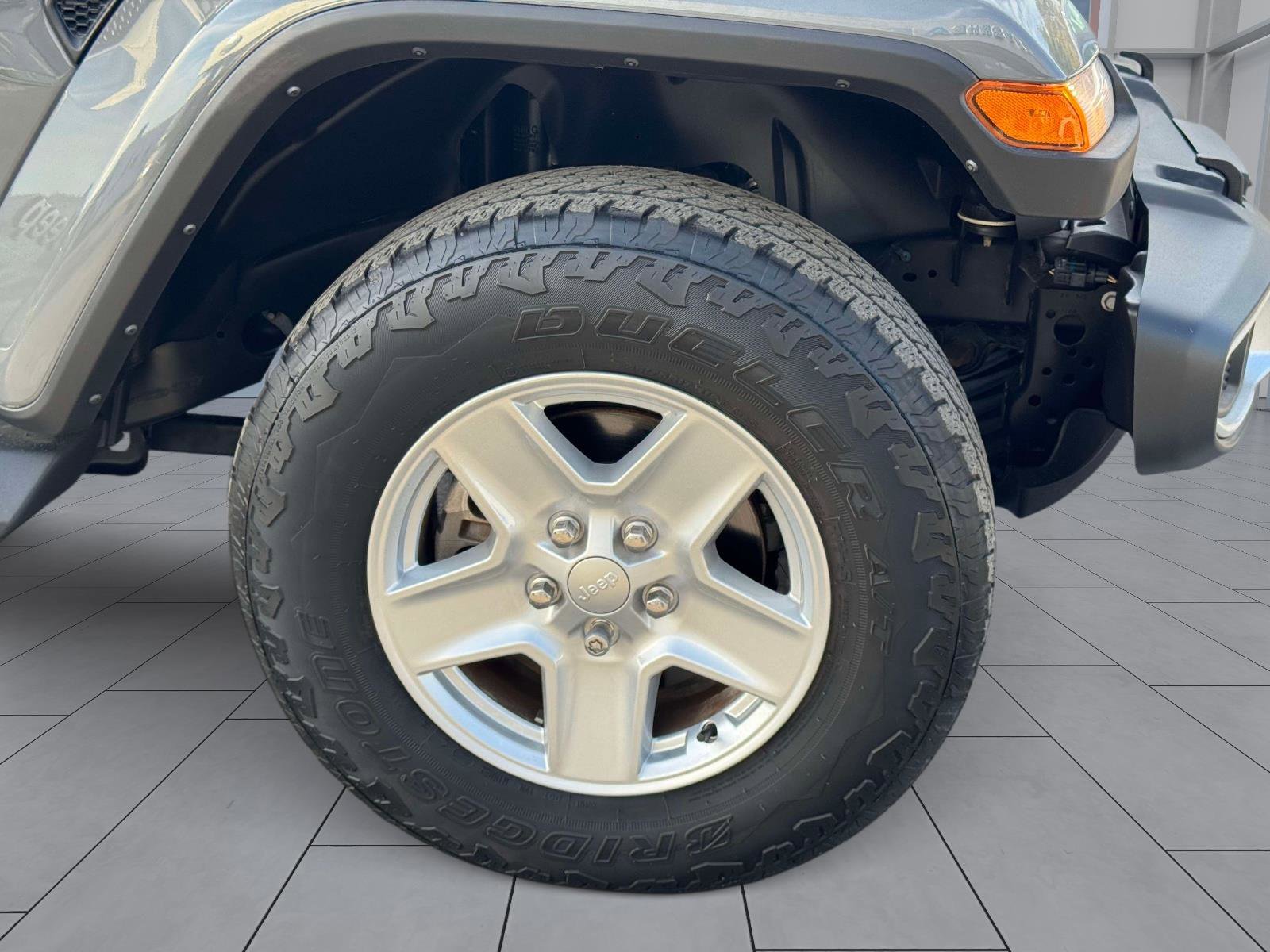 Used 2022 Jeep Gladiator Sport image 9