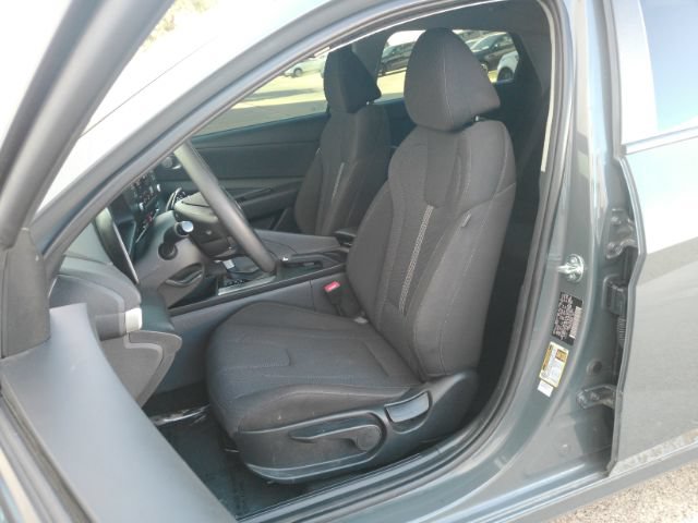 Used 2026 Hyundai Elantra SE FWD image 15