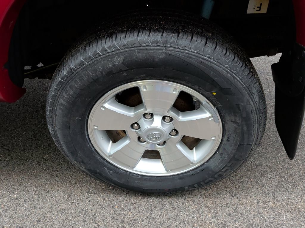 Used 2015 Toyota Tacoma 4x4 Access Cab V6 w/ TRD Sport Package image 10