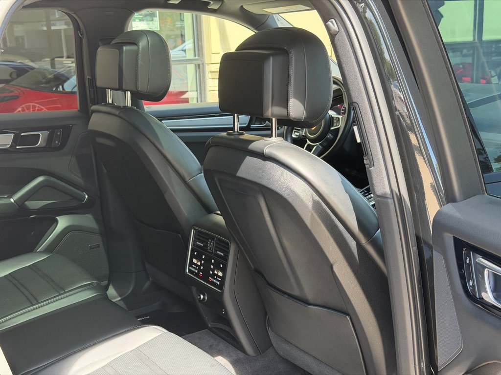 Used 2023 Porsche Cayenne Platinum Edition AWD/4WD image 71