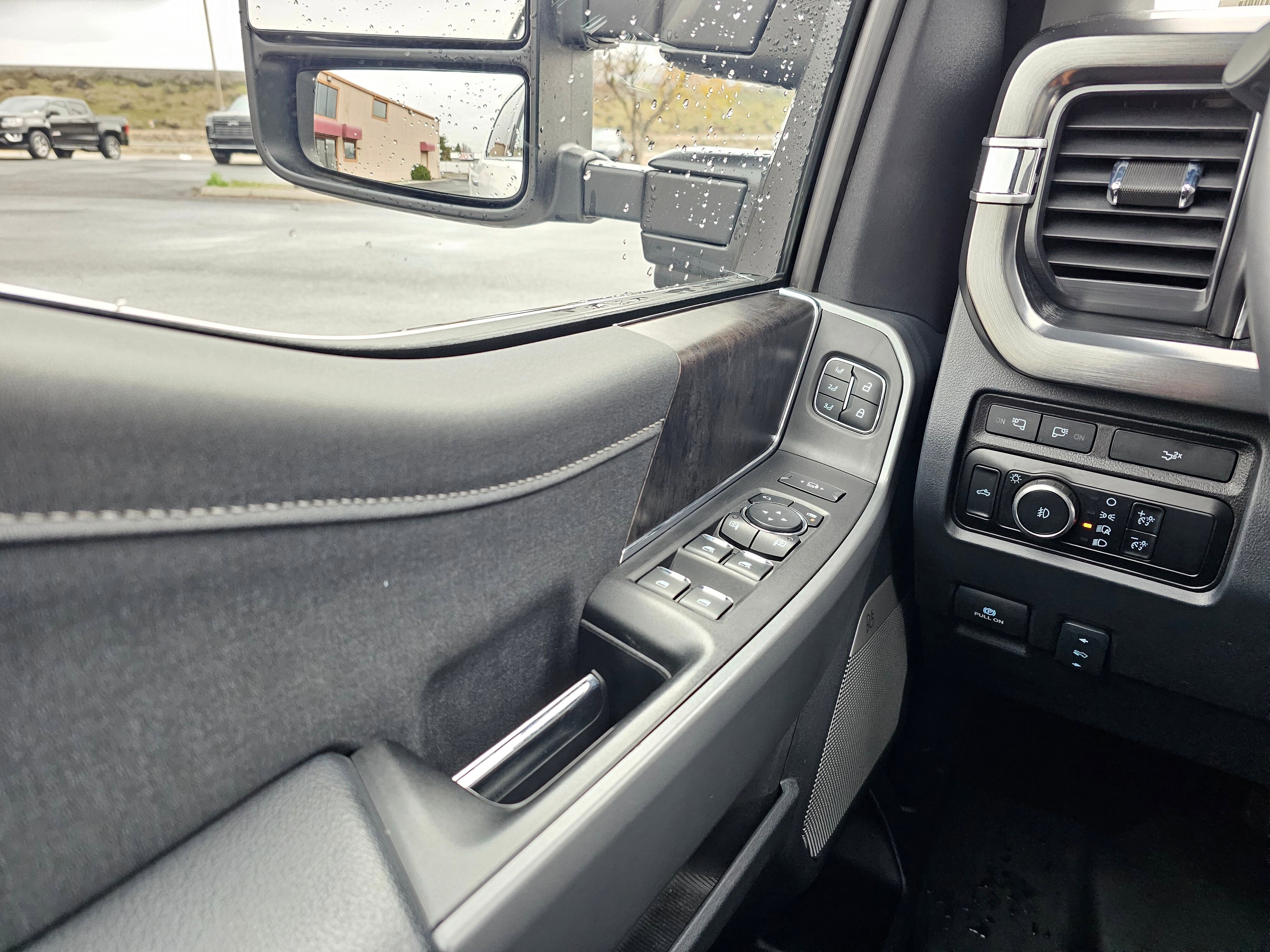 Used 2024 Ford F350 Lariat w/ Lariat Ultimate Package image 30