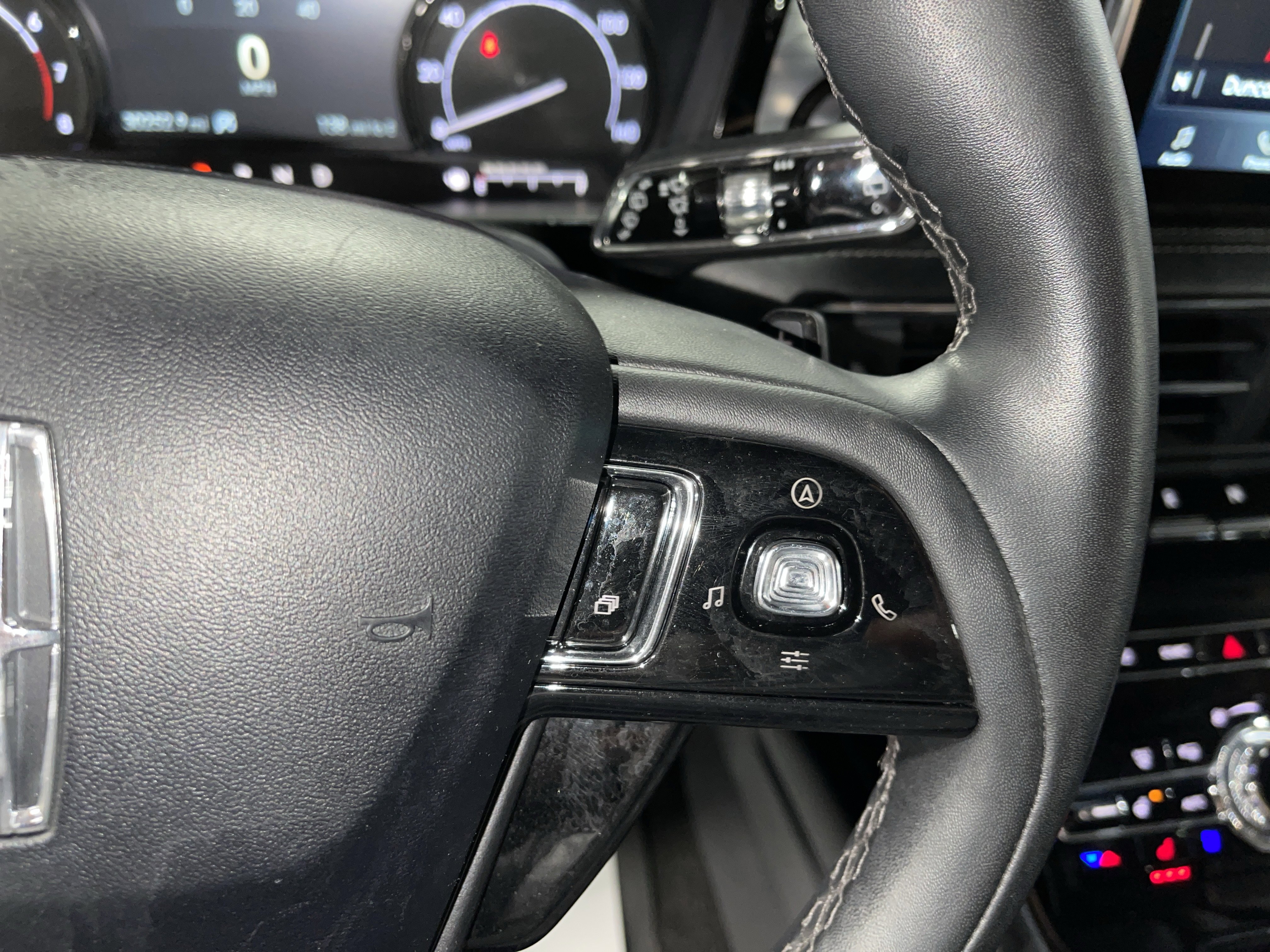 Used 2022 Lincoln Corsair AWD w/ Equipment Group 101A image 19