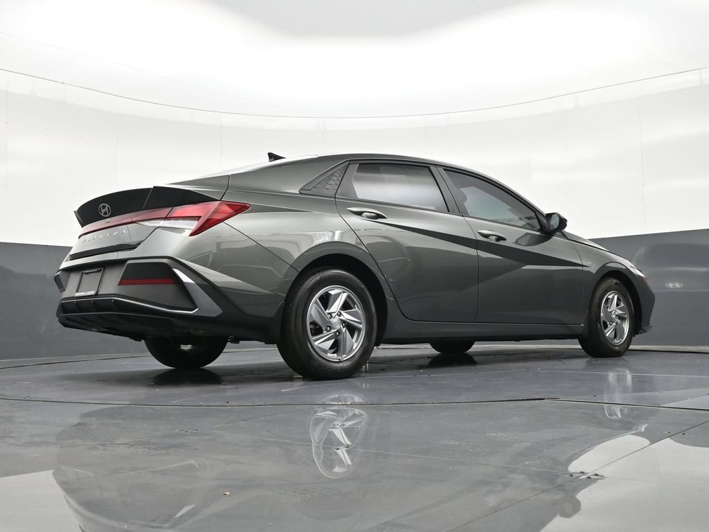 Used 2024 Hyundai Elantra SE image 28