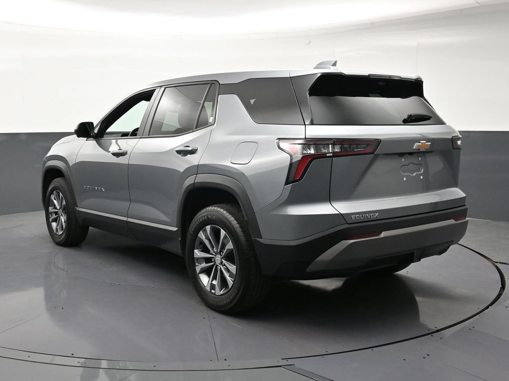 Used 2026 Chevrolet Equinox LT w/ Safety and Technology Package FWD image 3
