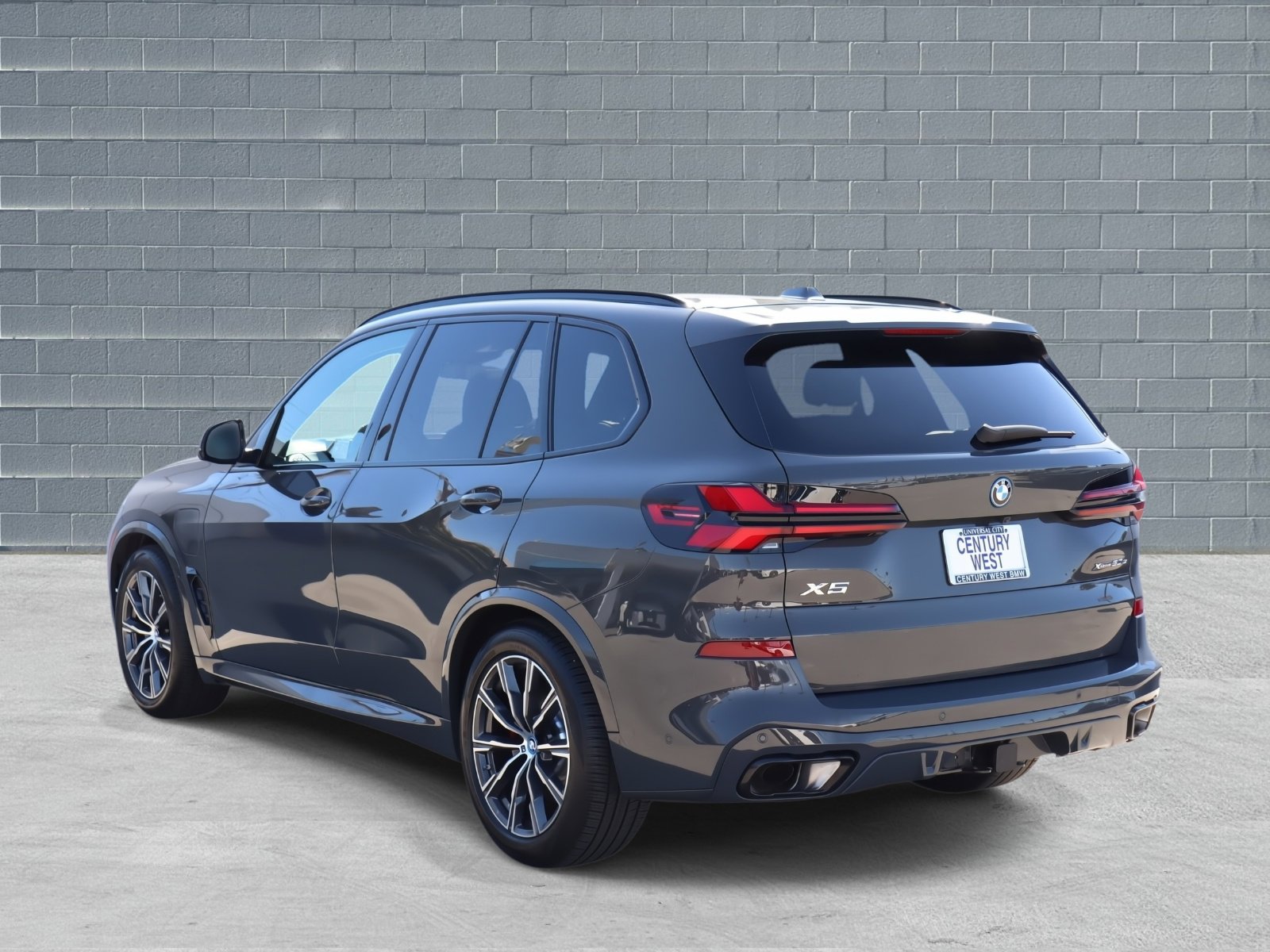 Used 2025 BMW X5 xDrive50e w/ M Sport Package image 7