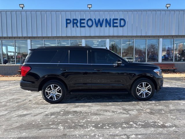 Used 2024 Ford Expedition XLT image 2