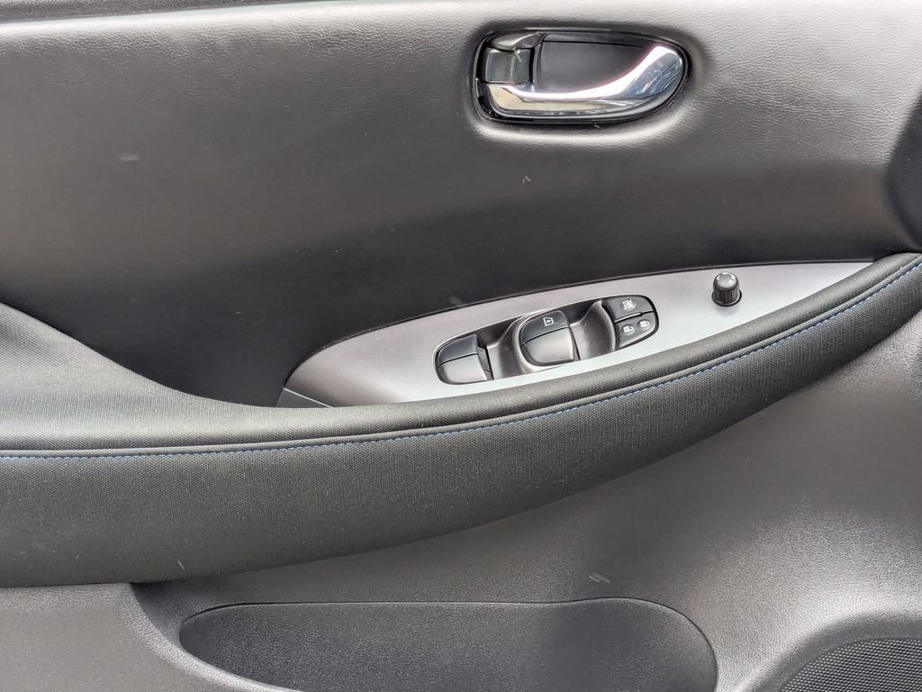 Used 2025 Nissan Leaf S FWD image 11