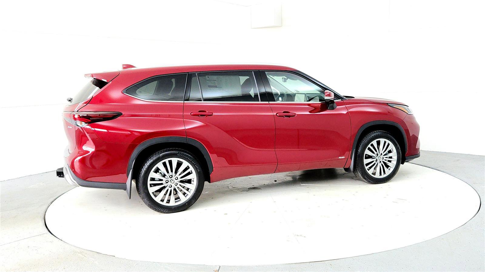 New 2026 Toyota Highlander Platinum image 6