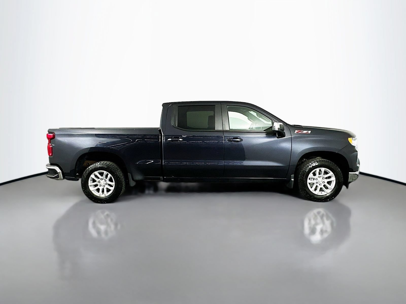 Used 2022 Chevrolet Silverado 1500 LT w/ Z71 Off-Road Package AWD/4WD image 12