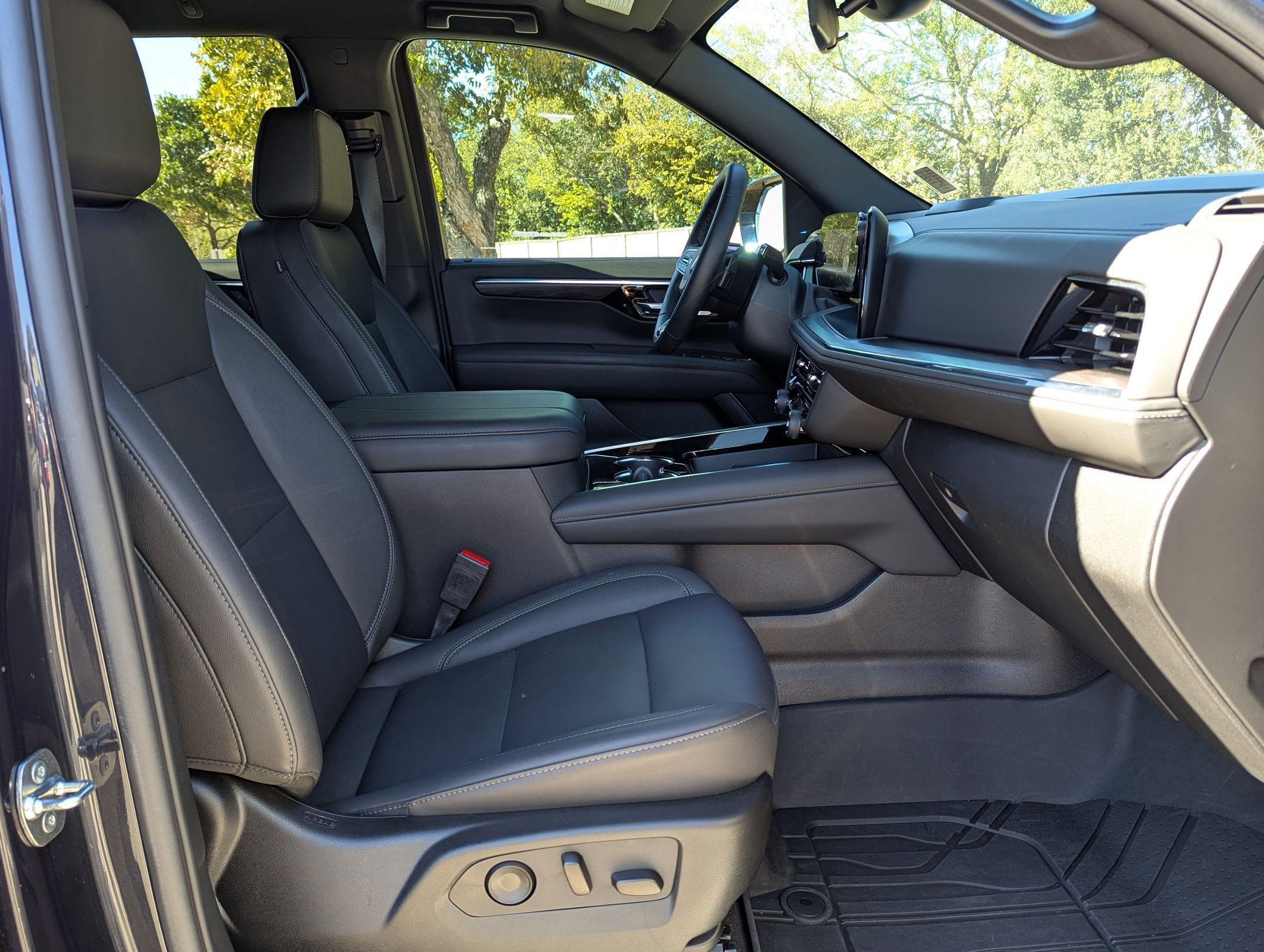 Used 2025 Chevrolet Tahoe LT image 27