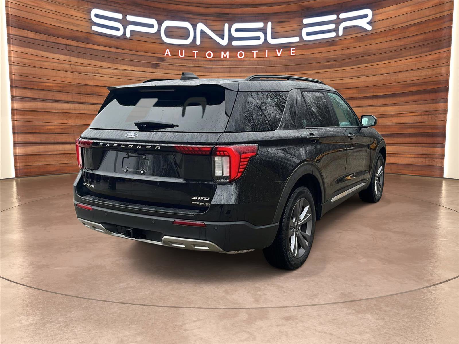 Used 2025 Ford Explorer Active w/ Active Comfort Package image 5