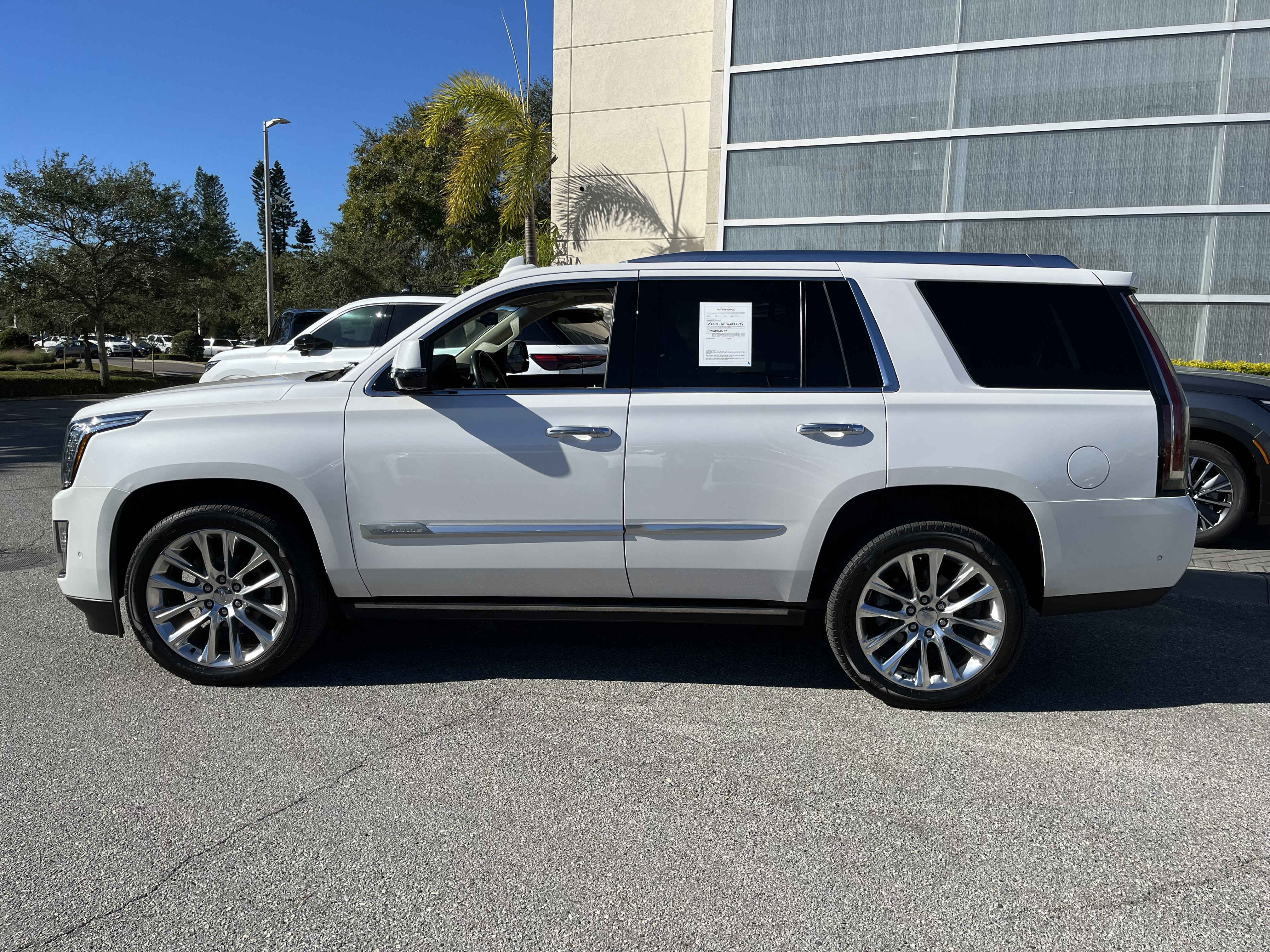 Used 2019 Cadillac Escalade Premium Luxury image 2