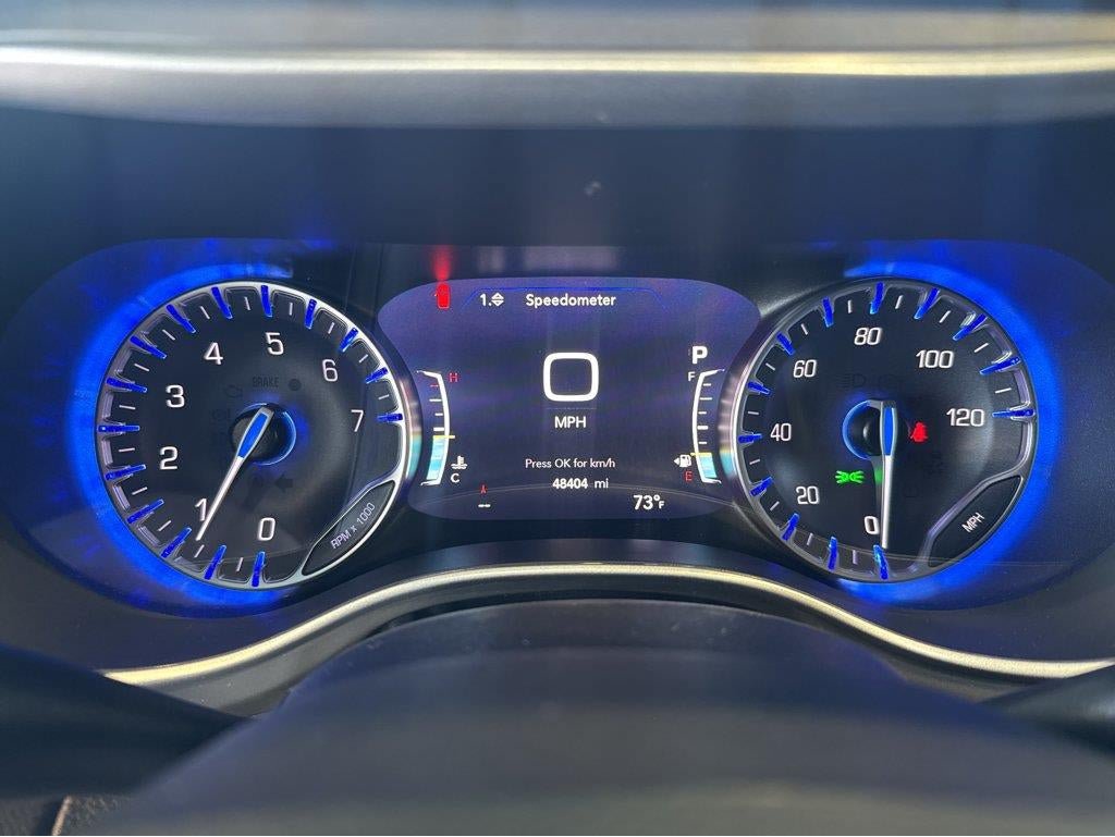 Used 2025 Chrysler Pacifica Select FWD image 3