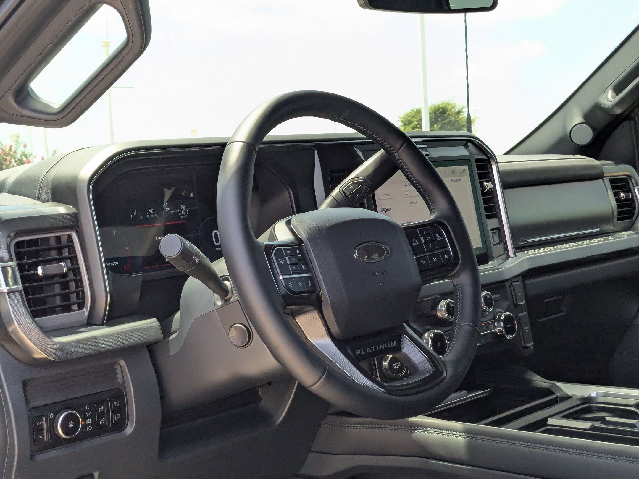 Used 2025 Ford F350 Platinum w/ FX4 Off-Road Package AWD/4WD image 16