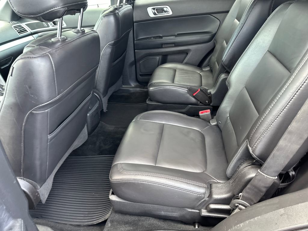 Used 2014 Ford Explorer XLT w/ Equipment Group 202A AWD/4WD image 21