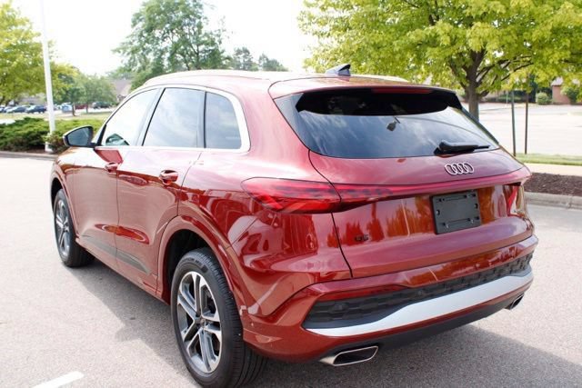 Used 2025 Audi Q5 Premium Plus w/ Premium Plus AWD/4WD image 5