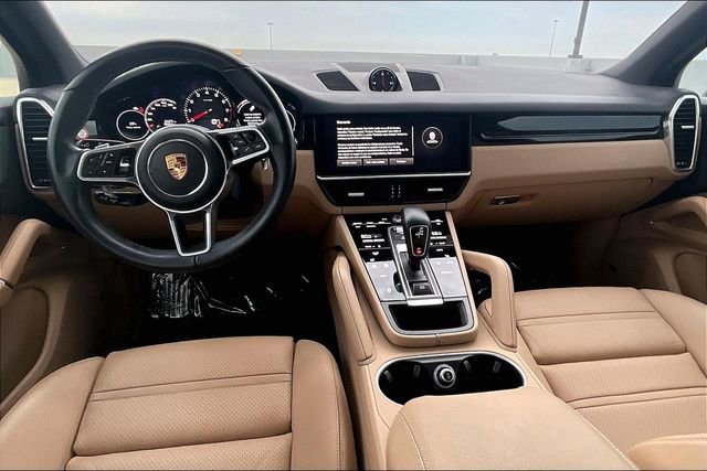 Used 2022 Porsche Cayenne AWD/4WD image 17