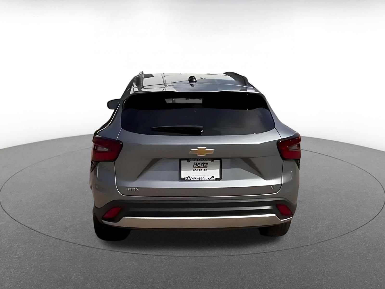 Used 2025 Chevrolet Trax LT FWD image 9