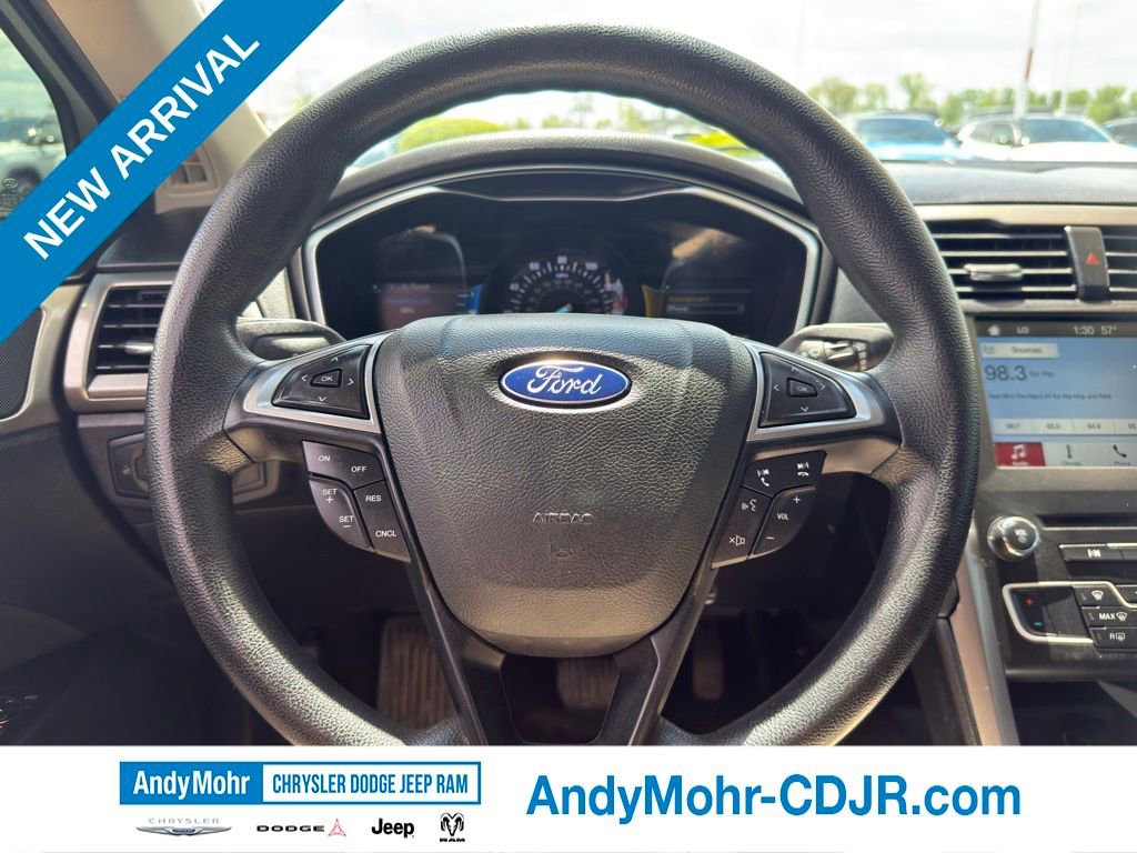 Used 2017 Ford Fusion SE w/ Fusion SE Technology Package FWD image 16