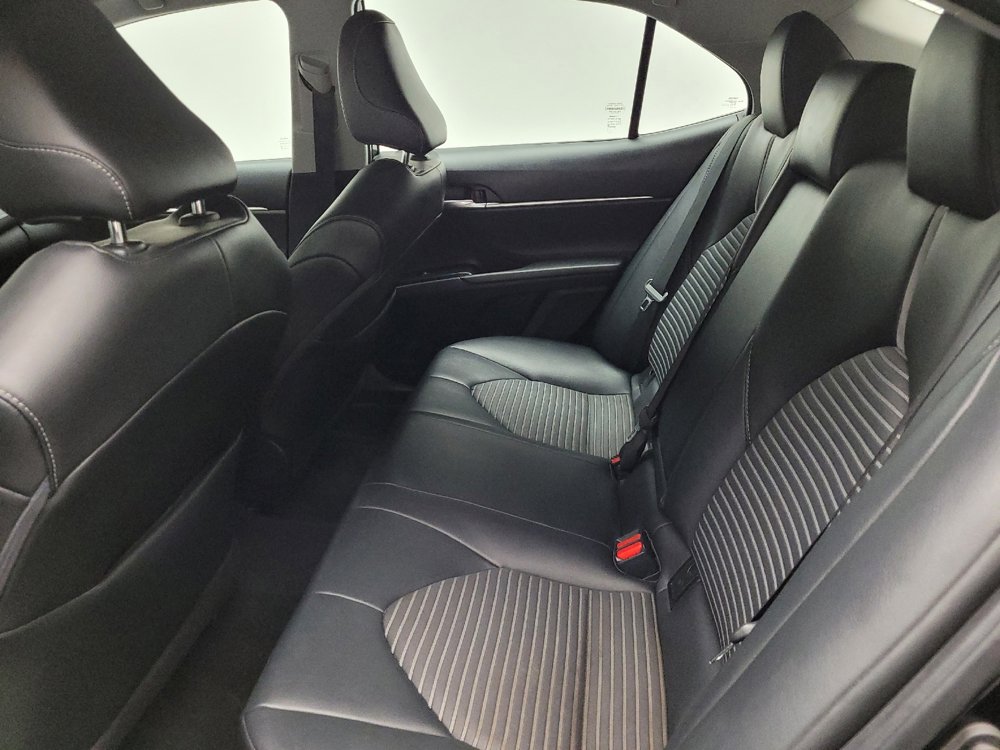 Used 2020 Toyota Camry SE image 18