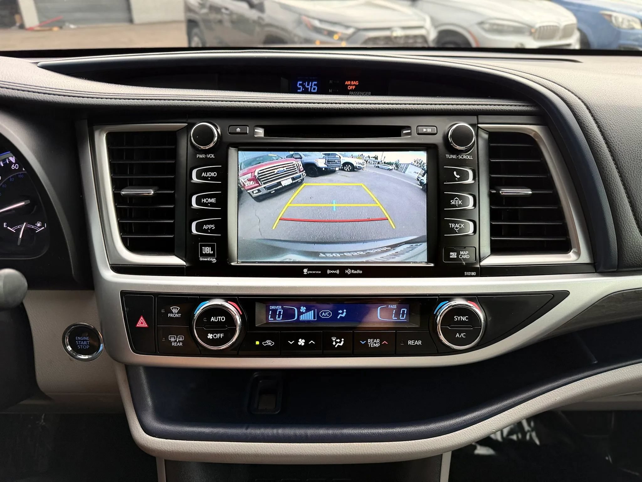 Used 2018 Toyota Highlander Limited w/ Carpet Mat Package (TMS) AWD/4WD image 37