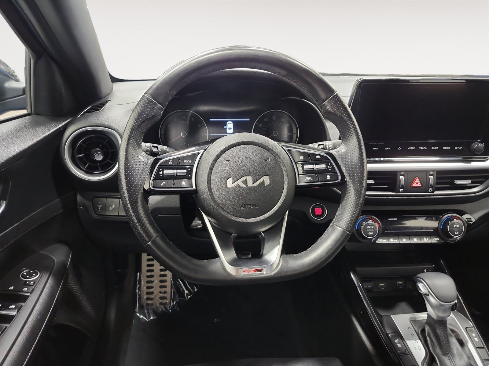 Used 2023 Kia Forte GT-Line w/ GT-Line Premium Package FWD image 12