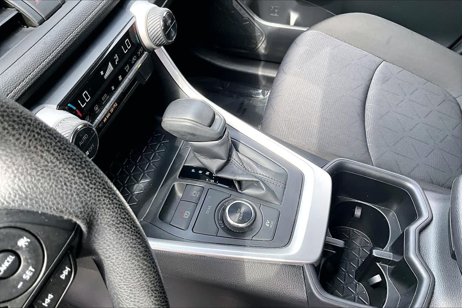 Used 2025 Toyota RAV4 XLE AWD/4WD image 16