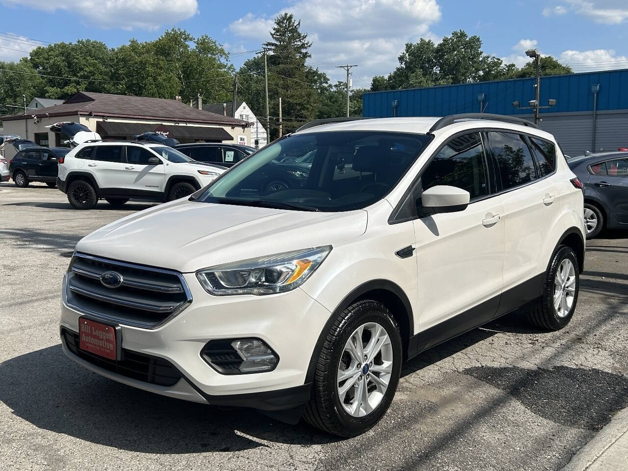 Used 2017 Ford Escape SE w/ Equipment Group 201A FWD image 2
