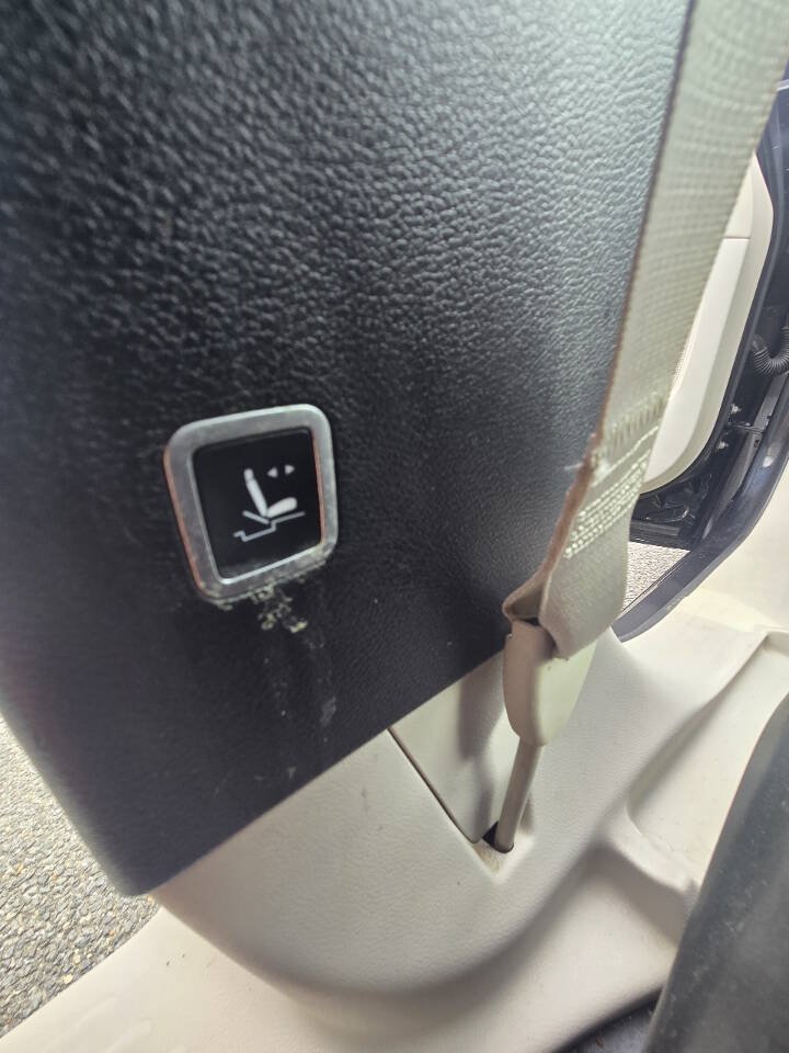 Used 2017 Chrysler Pacifica LX FWD image 30