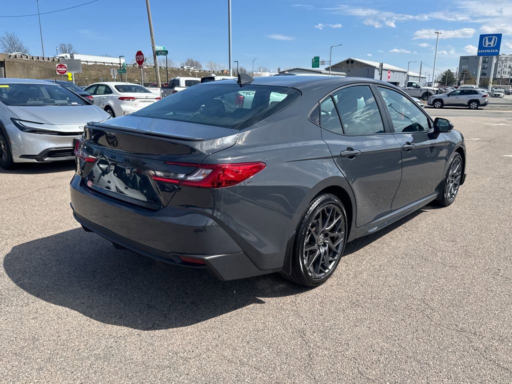 Used 2025 Toyota Camry SE w/ Convenience Package image 7