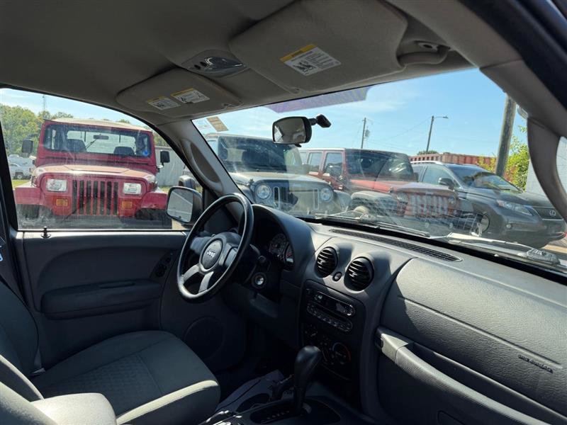 Used 2007 Jeep Liberty Sport AWD/4WD image 16
