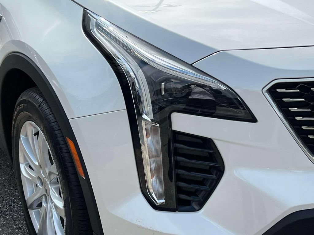 Used 2023 Cadillac XT4 Luxury w/ Cold Weather Package AWD/4WD image 9