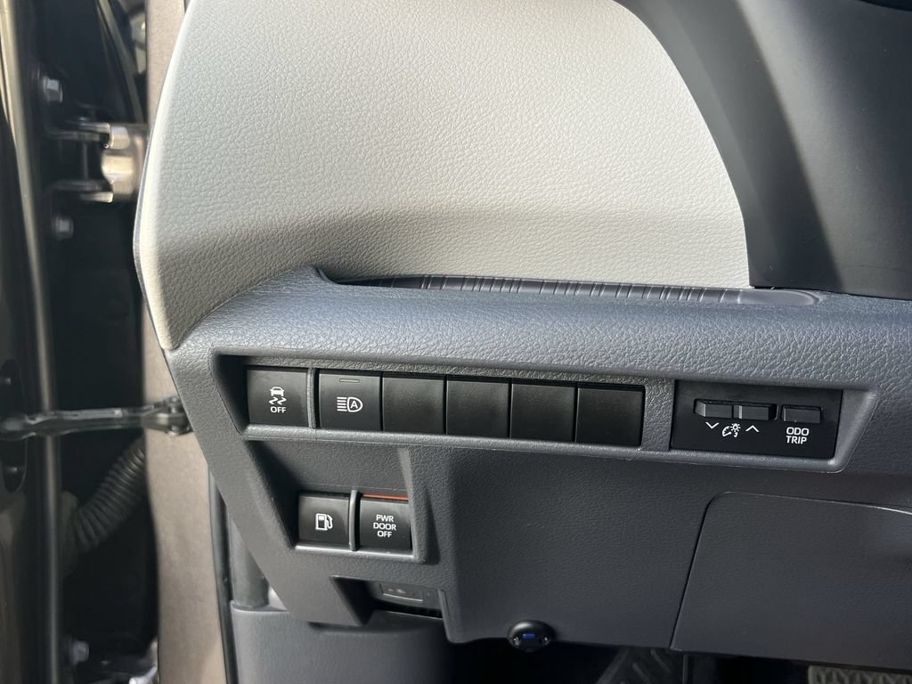 Used 2023 Toyota Sienna LE FWD image 18