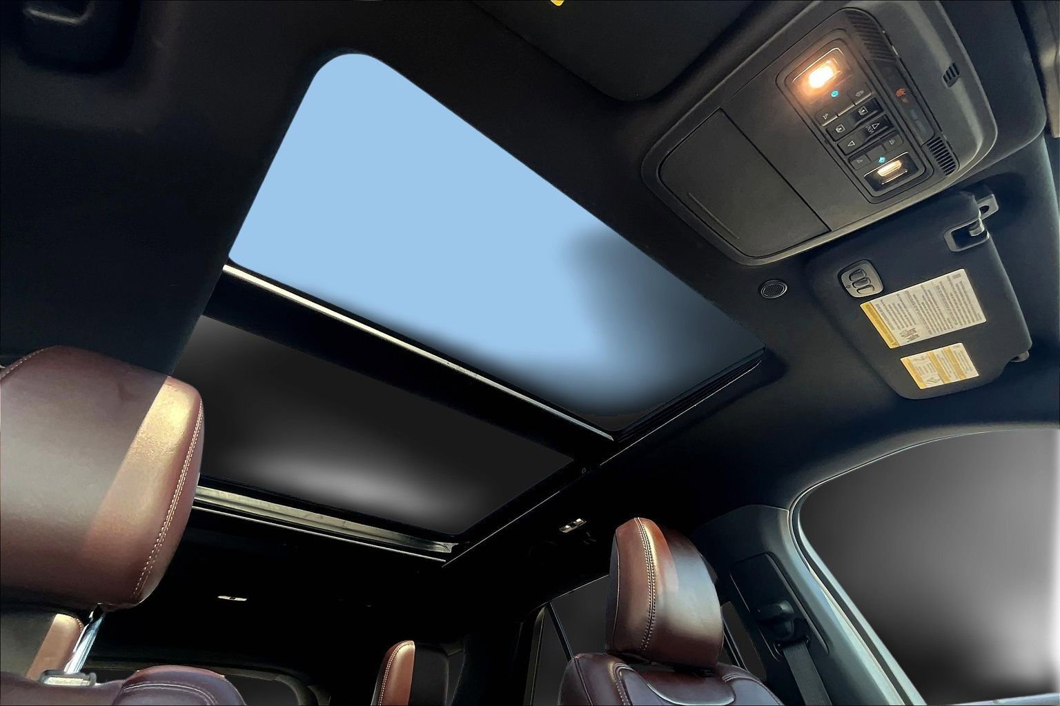 Used 2020 Ford Explorer Platinum w/ Premium Technology Package image 30