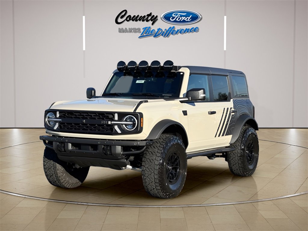 New 2025 Ford Bronco Badlands image 2