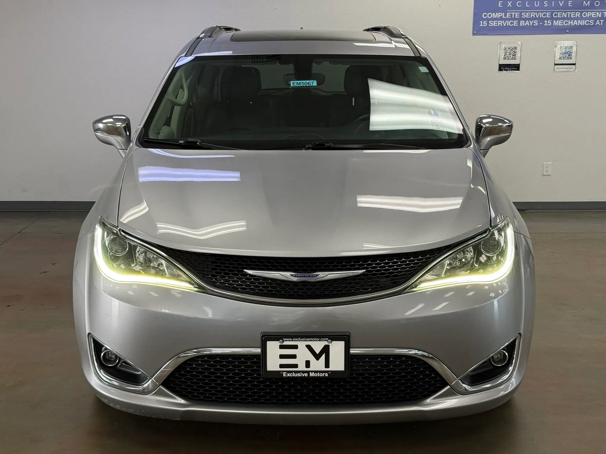 Used 2020 Chrysler Pacifica Limited FWD image 3