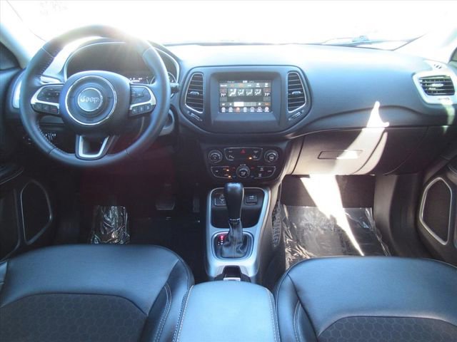 Used 2020 Jeep Compass Latitude image 12