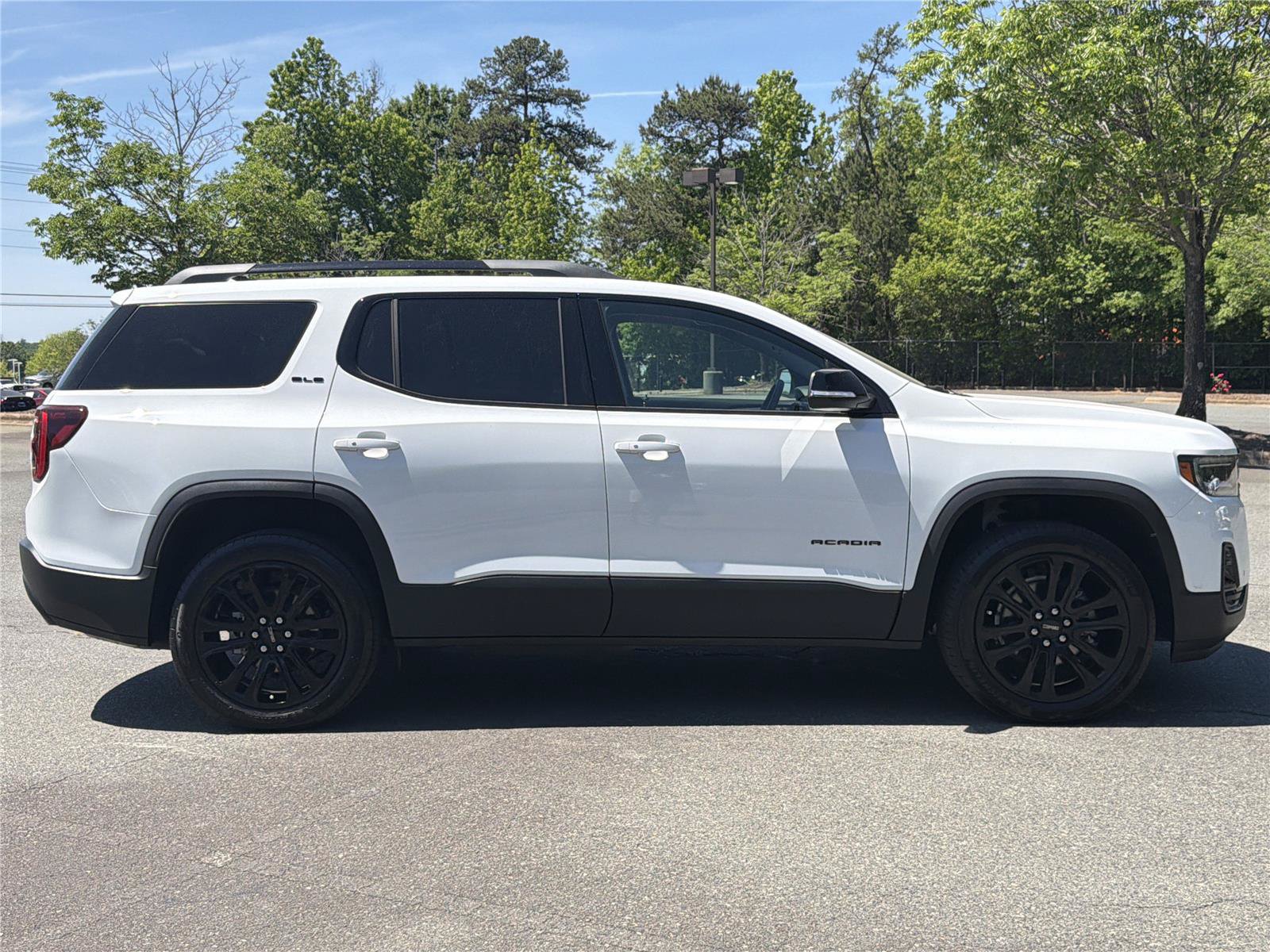 Used 2023 GMC Acadia SLE w/ Driver Convenience Package FWD image 30